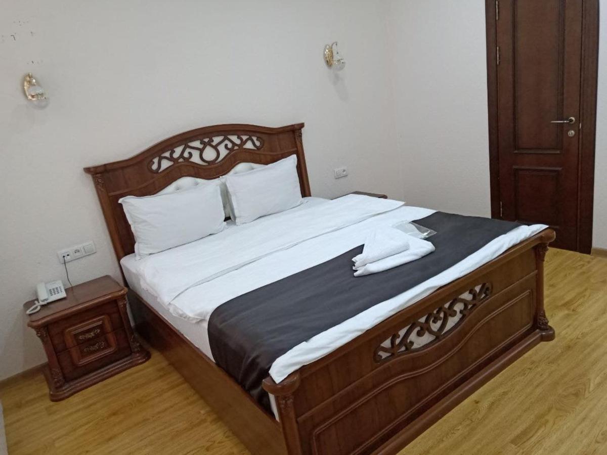 Queens 2 Hotel ทาชเคนต์ ภายนอก รูปภาพ