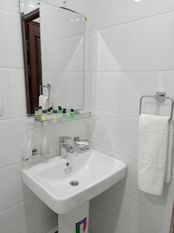 Queens 2 Hotel ทาชเคนต์ ภายนอก รูปภาพ